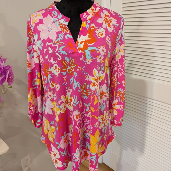 Dear Scarlett Tops - Dear Scarlett Pink Floral Button-Front Blouse Sz M